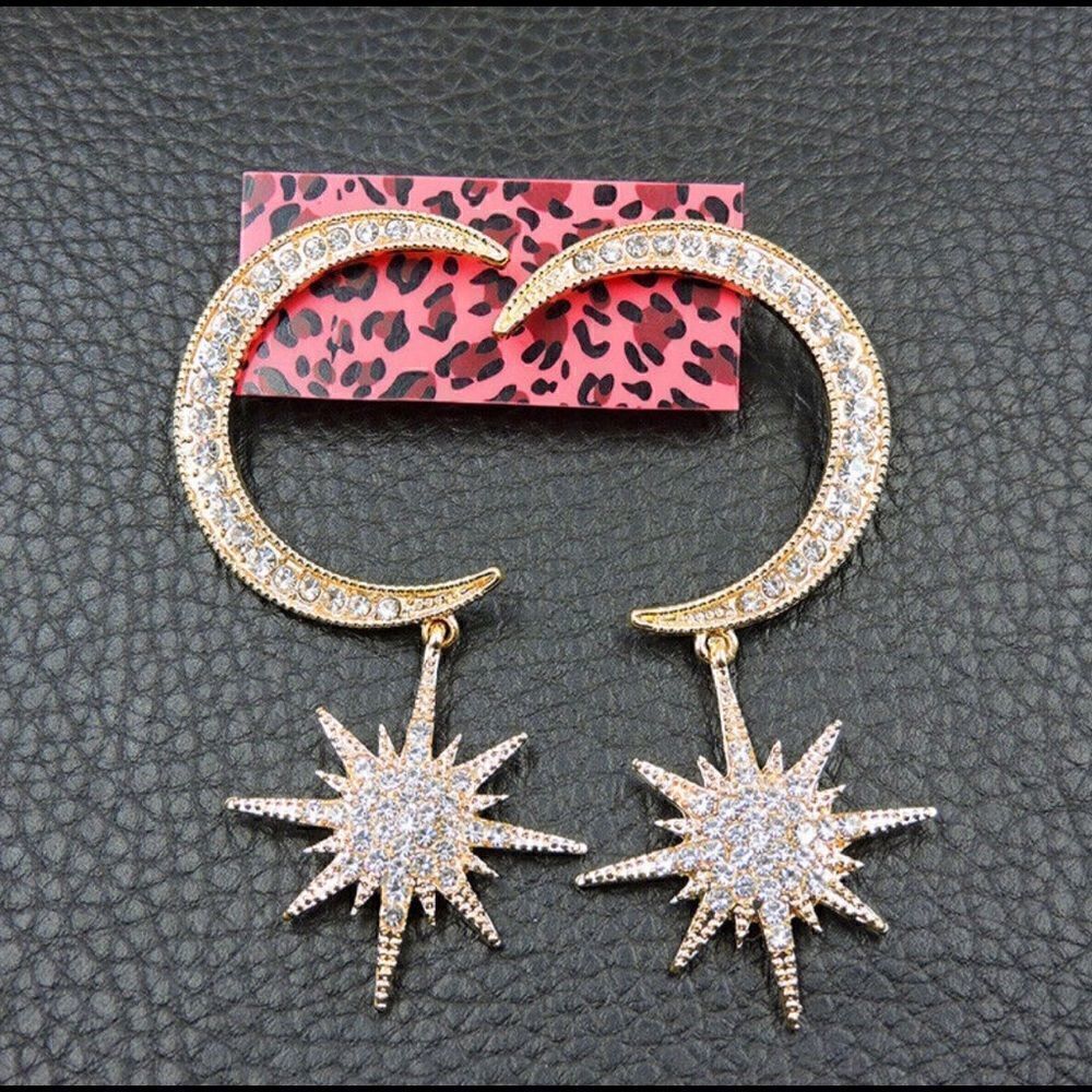 💫 Betsey Johnson sparkling star & moon earrings ✨